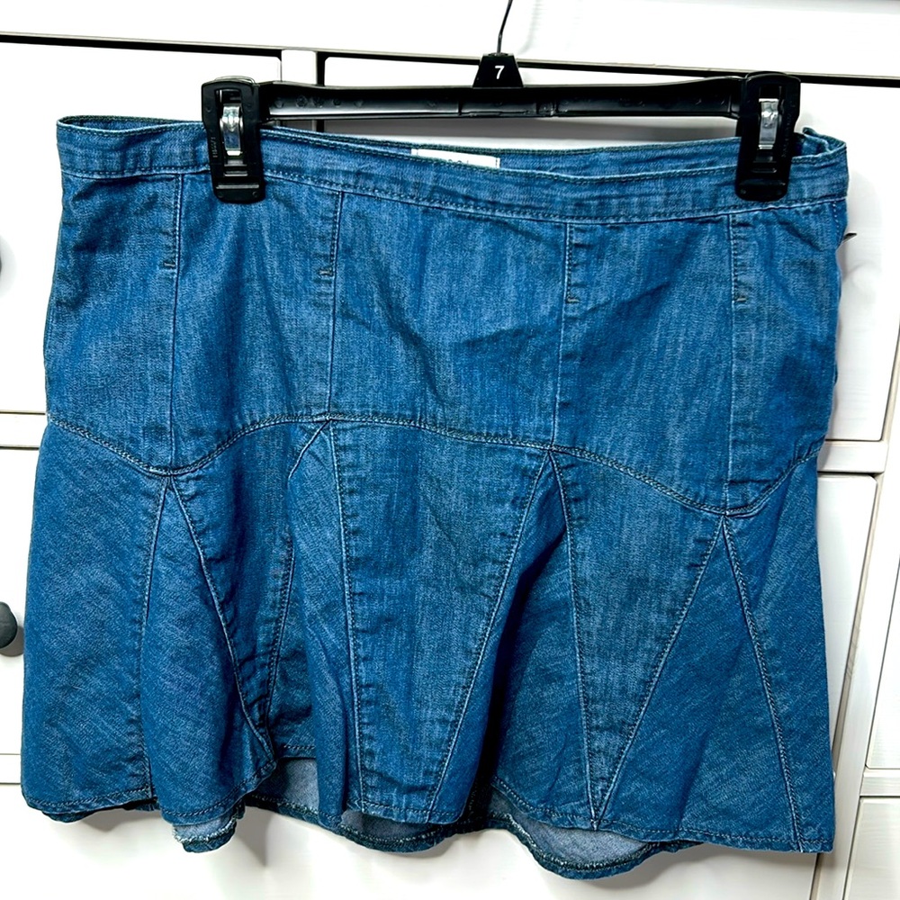 Gap ruffled Jean mini size 6